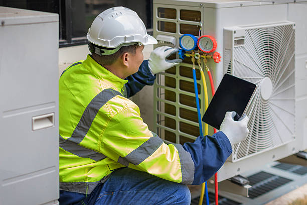 Professional Ac Installation technician working in Washington Navy Yard, DC